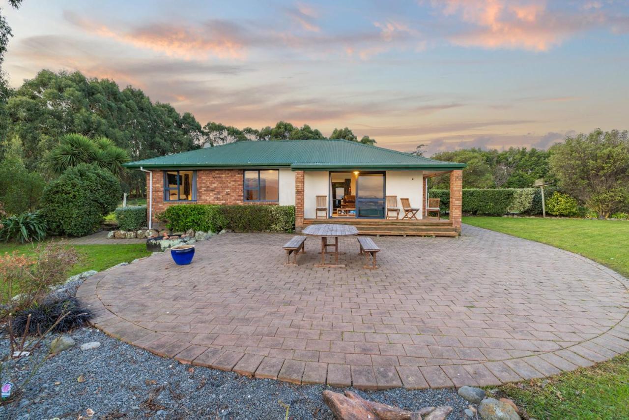 Ocean & Mountain Views - Kaikoura Villa Eksteriør bilde